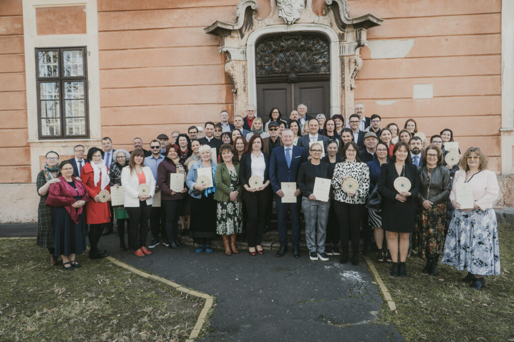 Megjelentek a a Magyar Közösségépítők Értékszövetsége Egyesület Látópont Cím pályázati felhívásai
