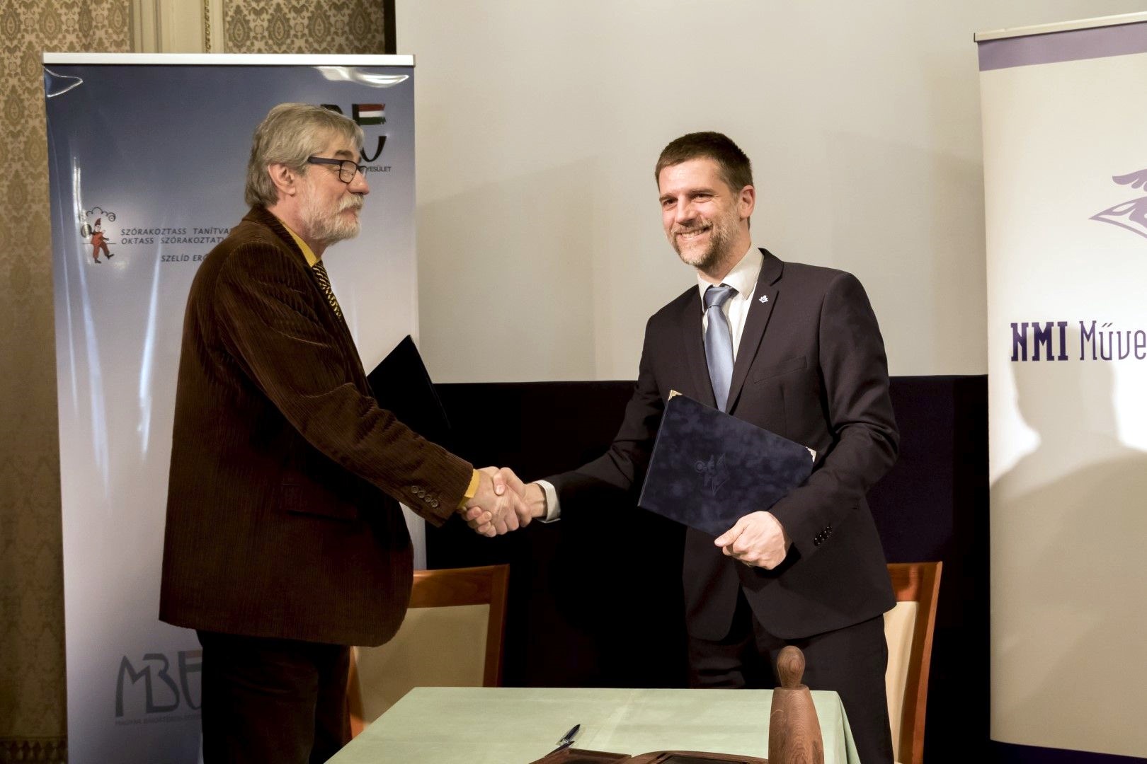 új fekete amatőrök