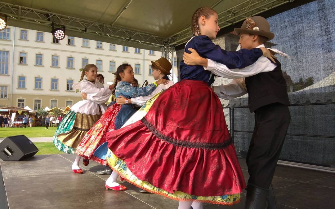 Néptáncbemutatók és hungarikum játszóház a Millenárison