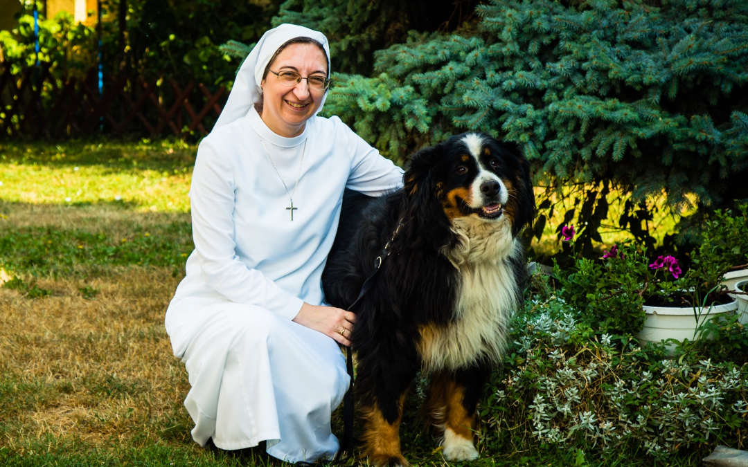 Eszter és Zsuzsa nővér várja az egyetemista lányokat a szervita kollégiumban